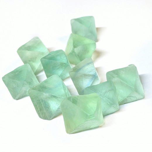 Fluorit oktaéder, természetes marokkő, nagyobb Fluorit oktaéder, természetes marokkő, nagyobb