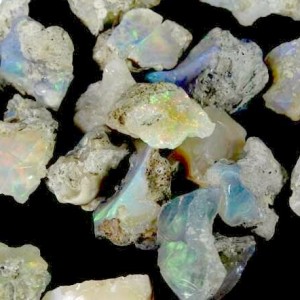 Etióp csillogó színes opál ásvány, marokkő