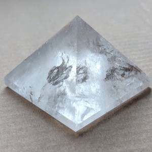 Hegyikristály piramis, tiszta